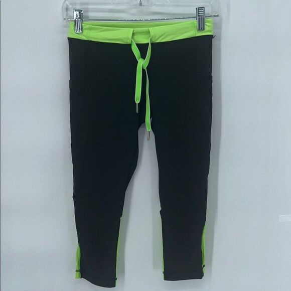 lululemon athletica Pants - Lululemon Women's Capri Leggings Size 4 Black Black and Green Bottoms